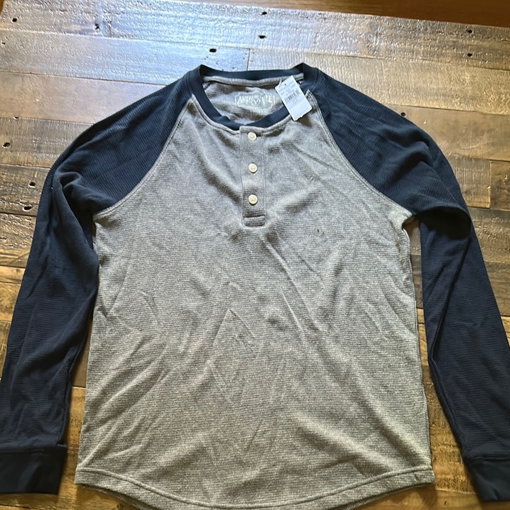 American Eagle Outfitters Gray and Black Long Sleeve Tee